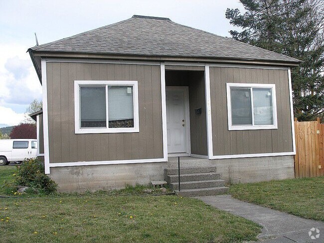 Building Photo - 5522 N Regal St Rental