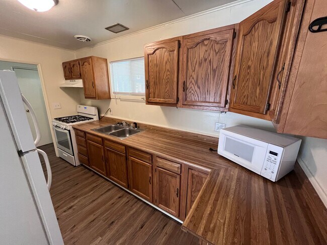 Photo - 3 Bedroom 1 Bath Close to Campus