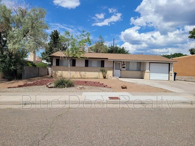 Photo - 11629 La Cueva Ln NE