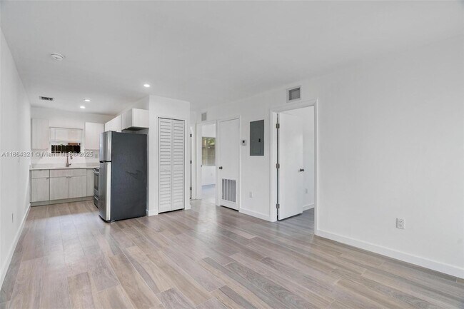 Photo - 515 NE 67th St Unidad 2