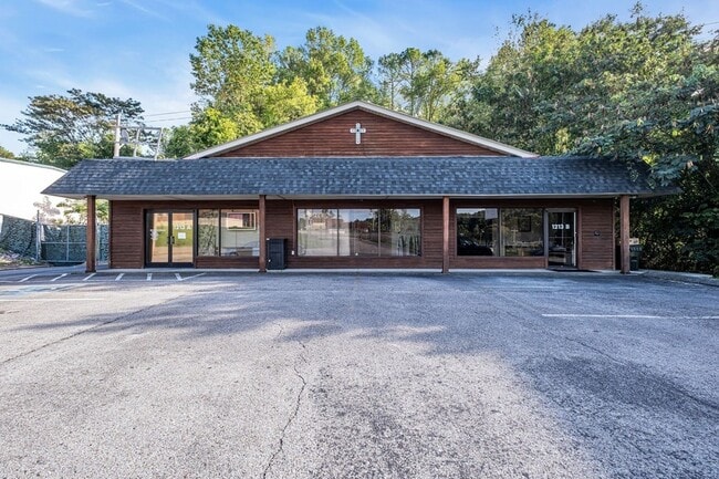 Photo - 1213 W Gaines St House
