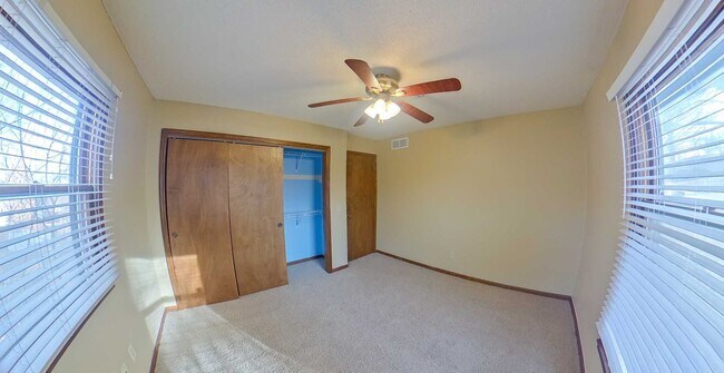 Photo - 3D Tour Available - HUGE Fenced In Yard + ...