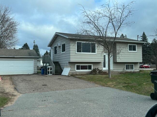 Building Photo - 5415 Schmutzler St