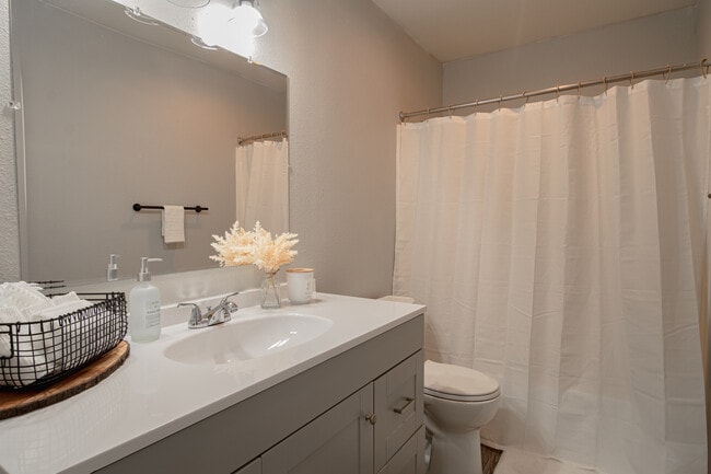 Building Photo - Deer Creek Rental
