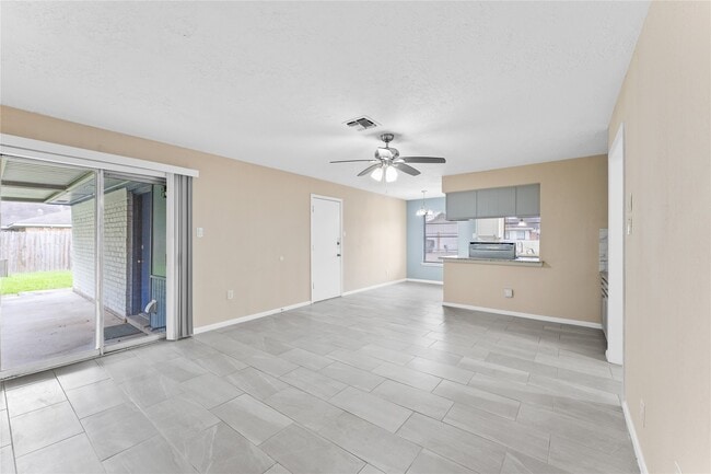 Photo - 1431 Epsilon St