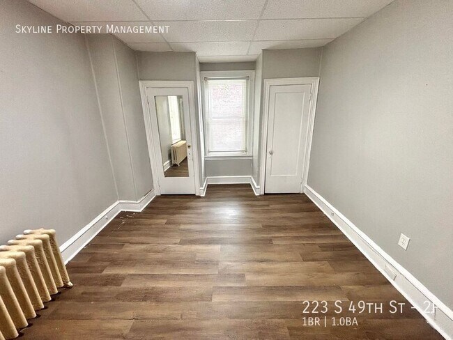 223 S 49th St Unit 2F