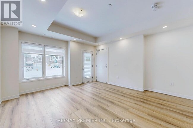 Photo - 1695 Dersan St