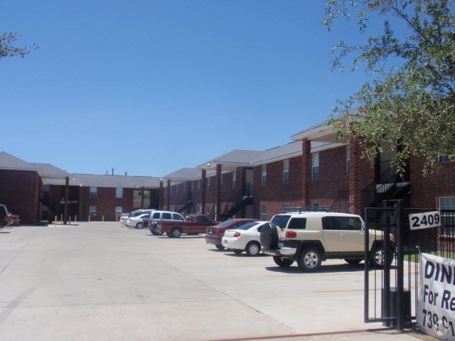 Building Photo - Hibiscus Apartments