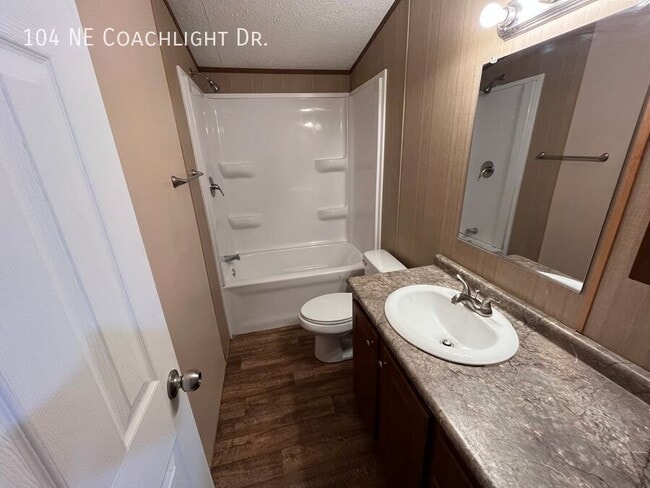 Photo - 104 Coachlight Dr