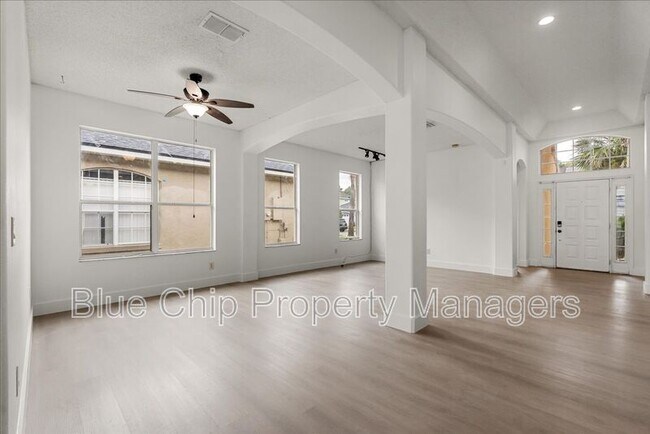 Photo - 1923 Bridgeview Cir