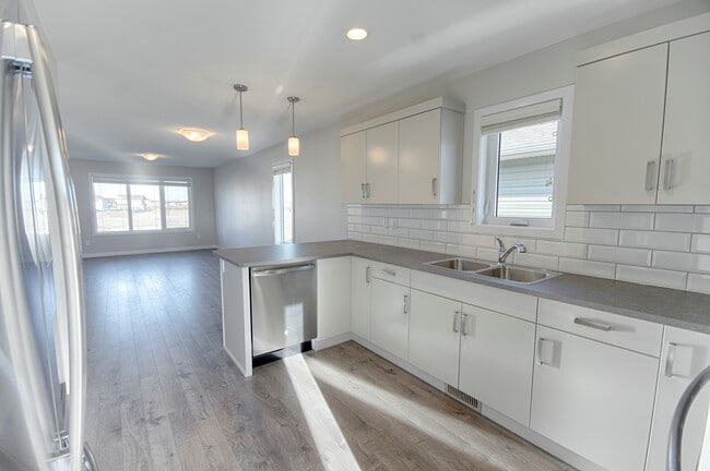 Photo - 739 Coalbrook Close W Unité 739 Coalbrook Close W