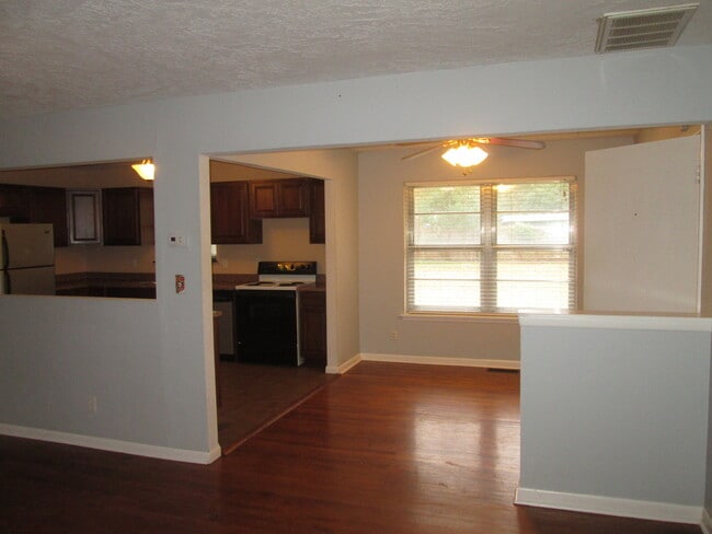 Photo - PRELEASING for Mid-July 2026! (3) Bed/(1.5) Pet Negotiable!