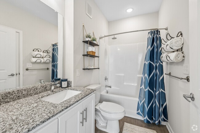 Clipper - 2BR, 2BA - 1,040SF - Second Bathroom