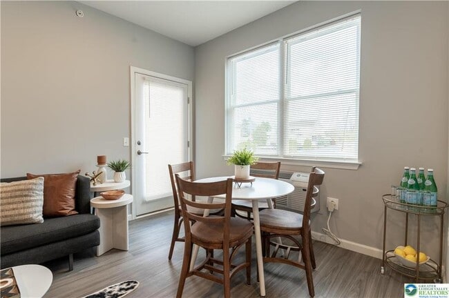 Photo - 948 N Front St Unidad C-12