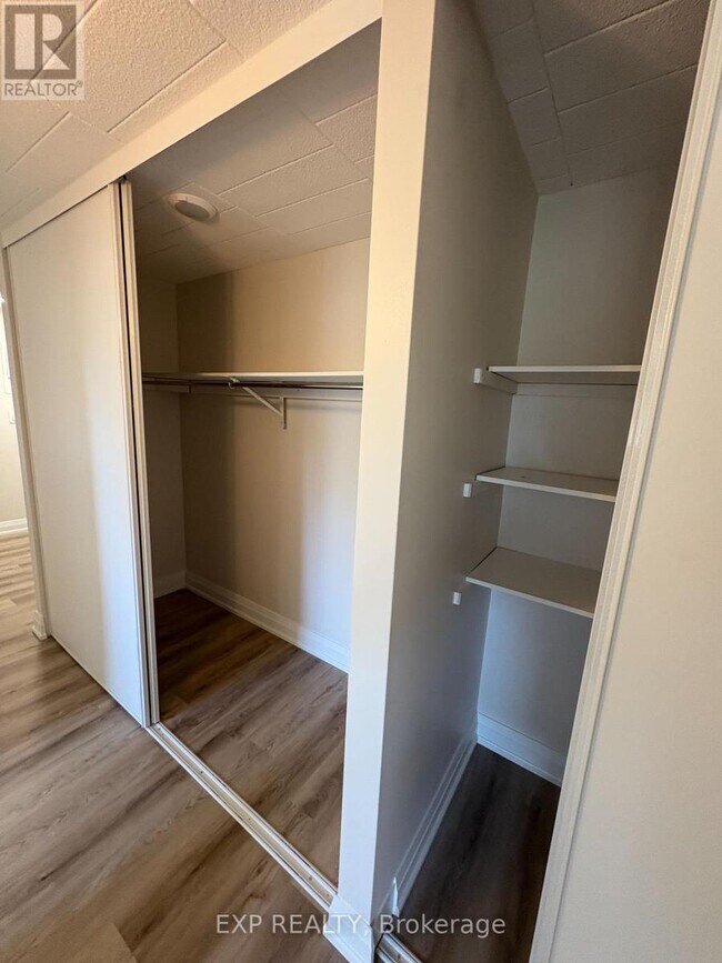 Photo - 4422 Huron St