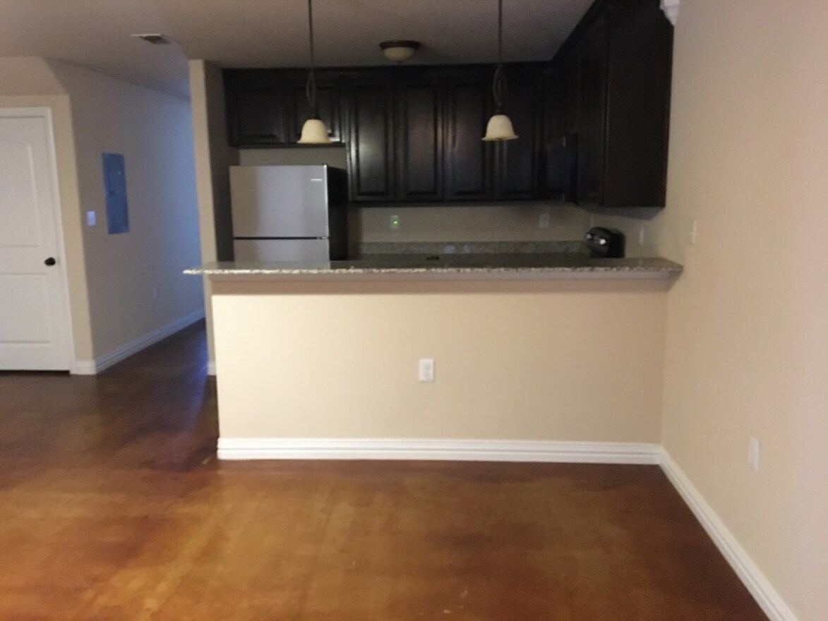 Photo - 555 S Lillian St