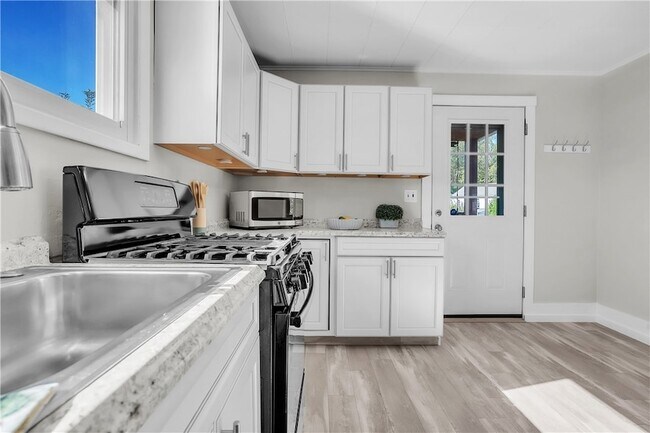 Photo - 1229 McKee Rd