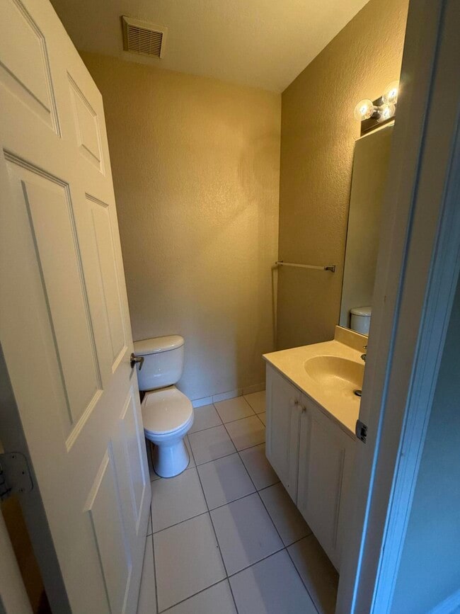 Photo - 1992 Alamanda Way