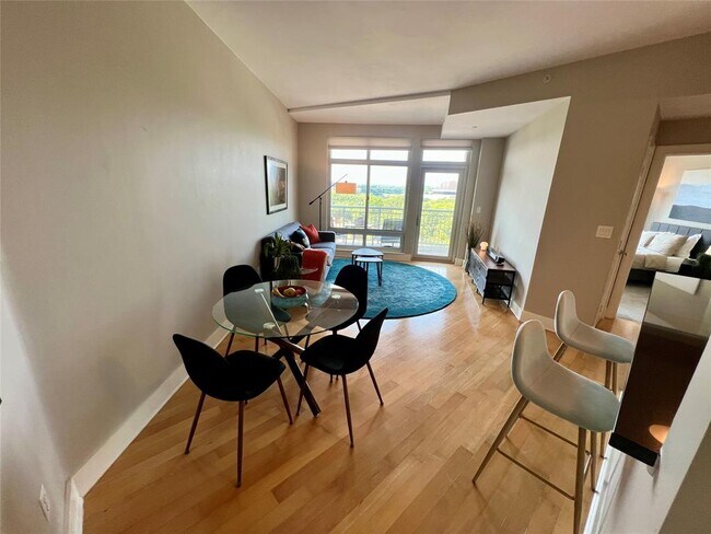Photo - 603 Davis St Unit 712