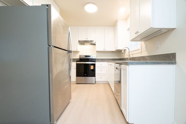 Photo - Fully Renovated 2 Bedroom in the Heart of ... Unit CI1931