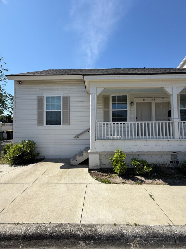 Photo - 17 W 45th St