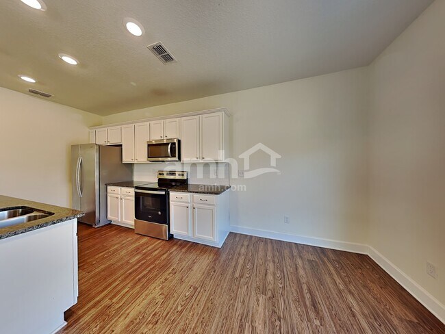 Photo - 8493 Highfield Ave