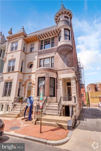 Building Photo - 1420 Hopkins St NW Unit #1 Rental