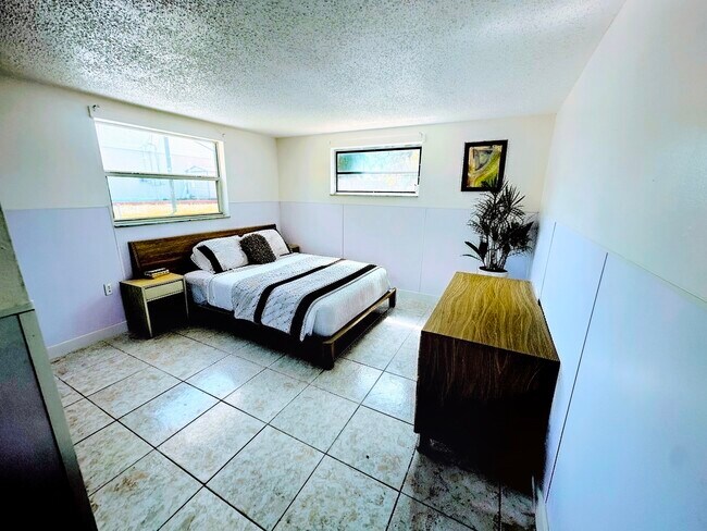 Photo - 8341 Wilkins St