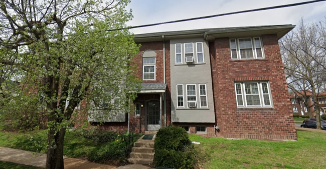 Building Photo - 921 De Mun Ave Unit 2N