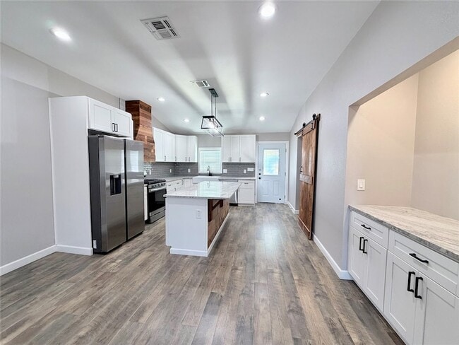 Photo - 710 N Rusk St