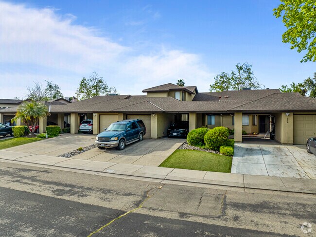 Alt Image - Lake Pointe Condominiums