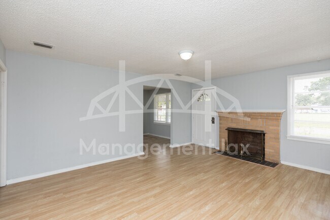 Photo - 1478 W 11th St