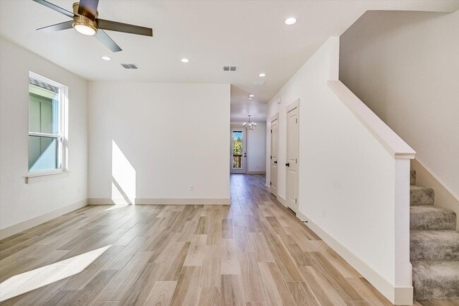 Photo - 424 Shady Bluff Dr