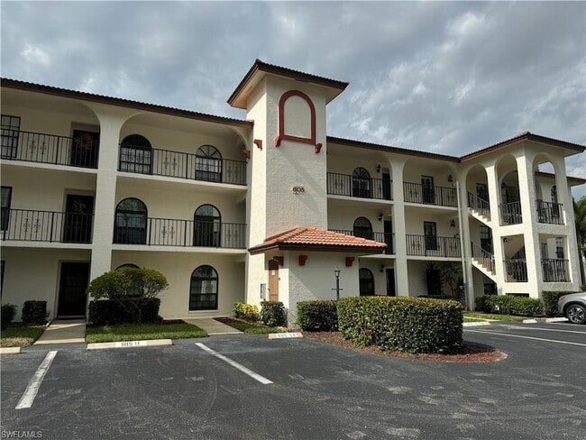 Building Photo - 605 Augusta Blvd