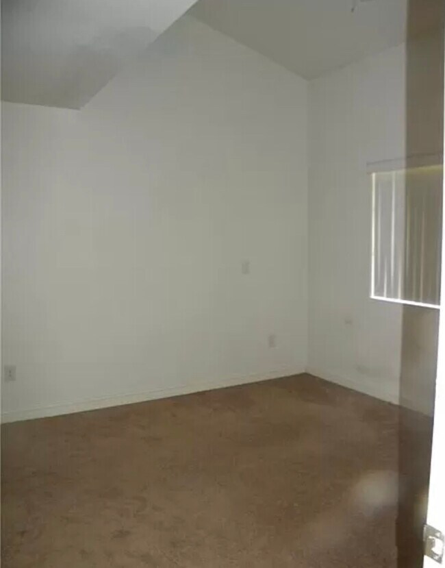 Photo - 5166 S Jones Blvd Unit 205