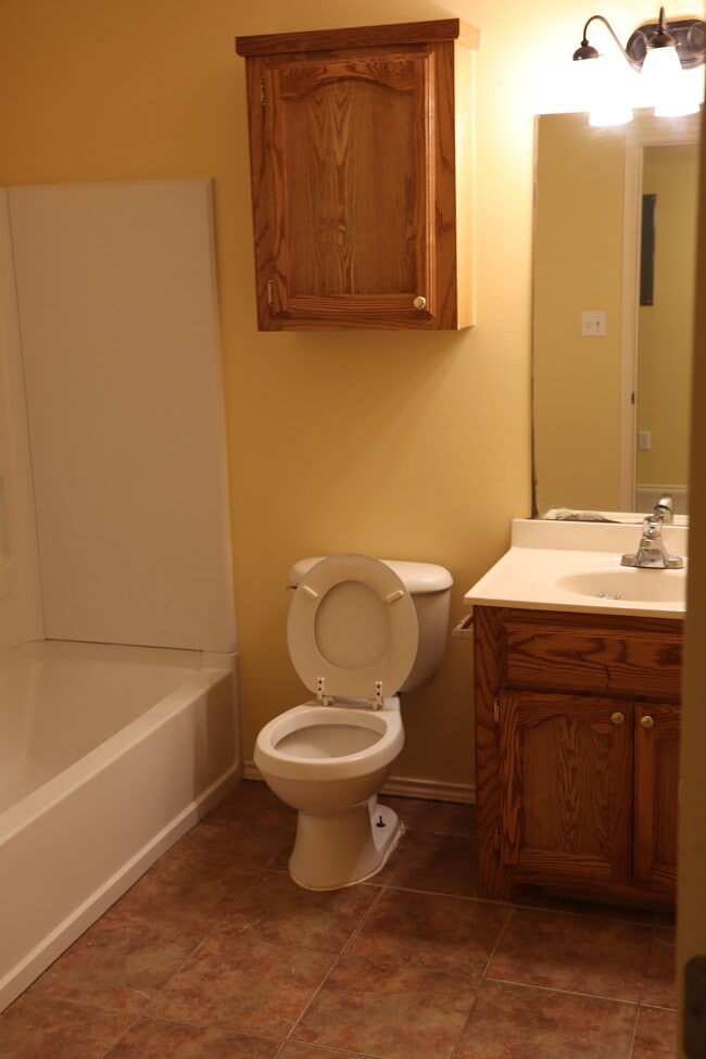 Photo - 502 Rock Cir Unidad 2