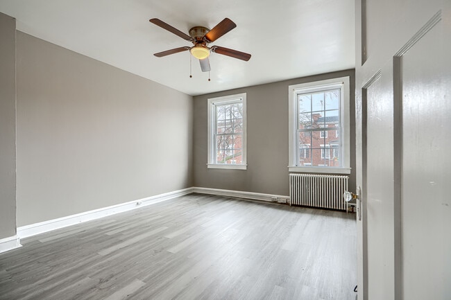 Bedroom 1 or Den - 4243 Shamrock Ave