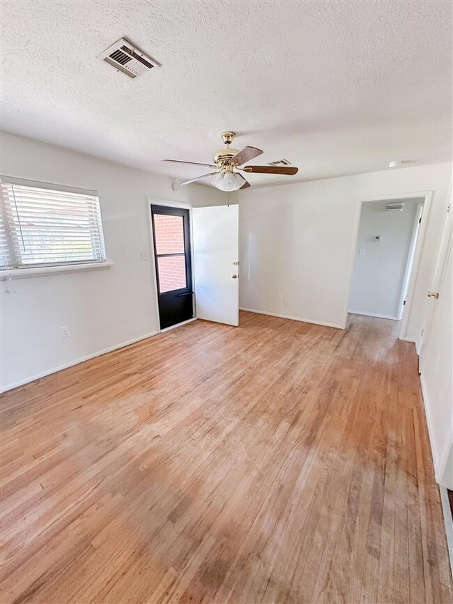 Photo - 406 NW 56th St