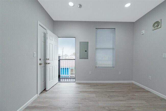 Photo - 807 Avenue K Unit a