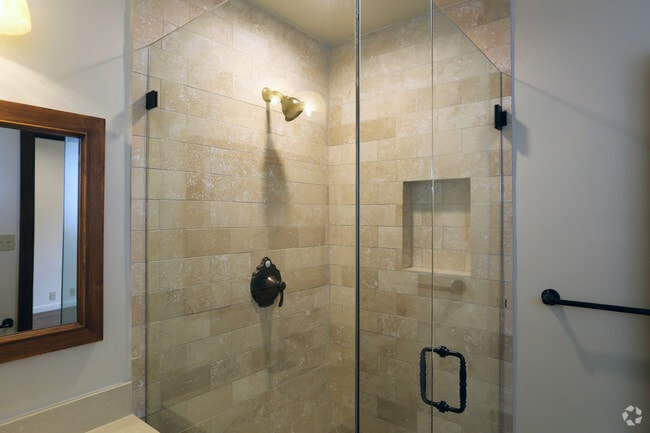 Studio-Bathroom - Maison de Provence