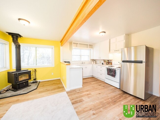 Photo - You will love this farmhouse on acreage