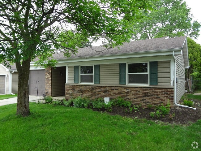 Building Photo - 6853 Redwing Dr Rental