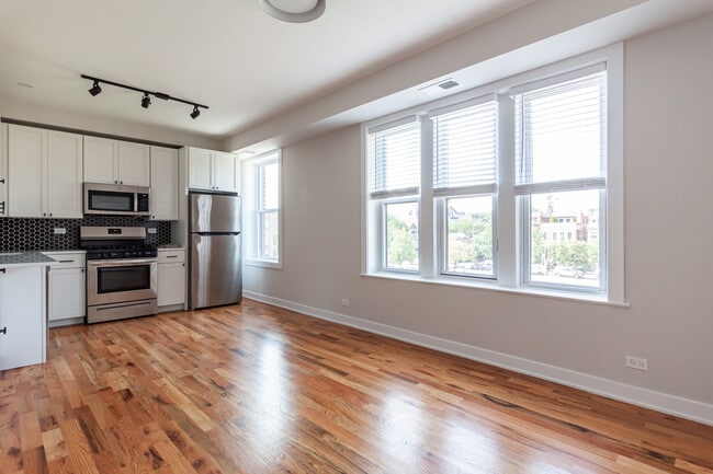 645 W Wrightwood Ave Unit 3