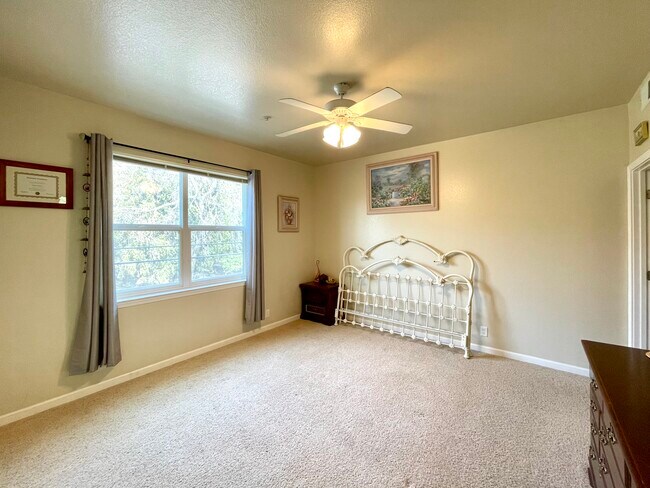 1881 E 8th St Unidad 260