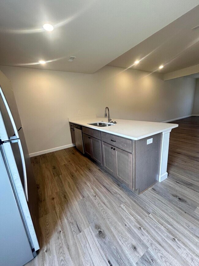 1035 Stonehaven Dr Unit 104