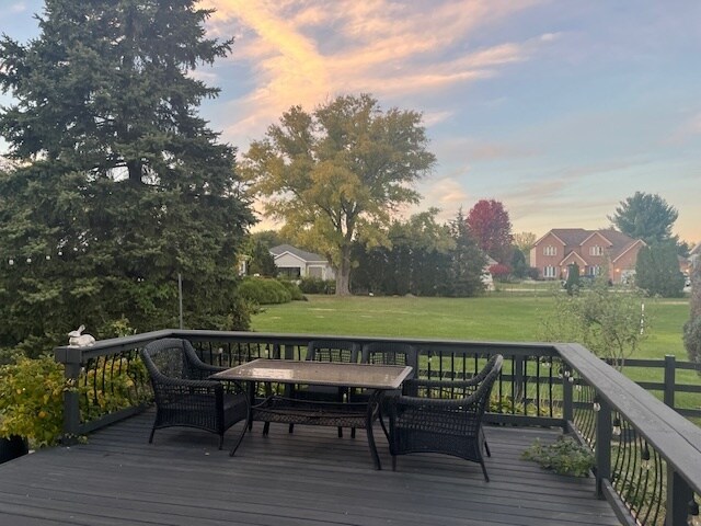 Photo - 16W764 Hawthorne Ct