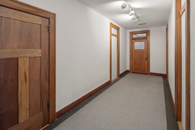 55 1/2 Haywood St, Apt 3B