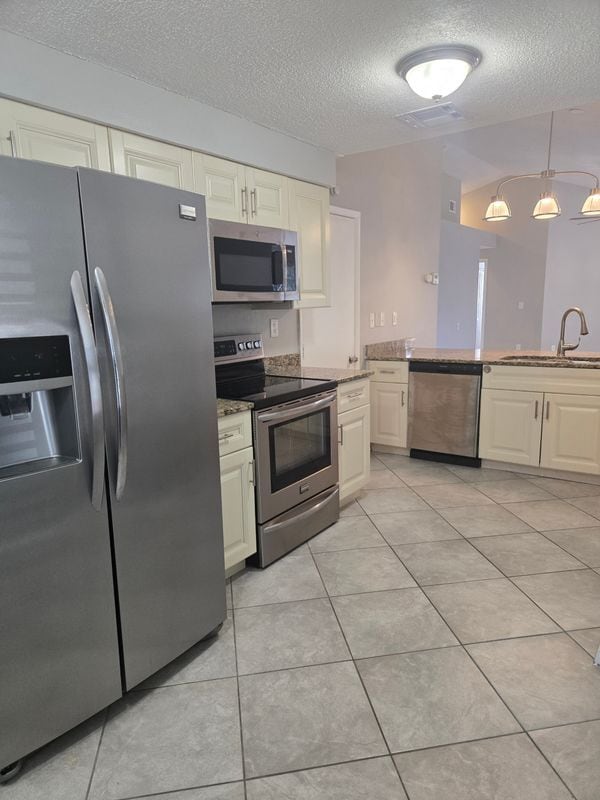 Photo - 787 Arthurs Ct
