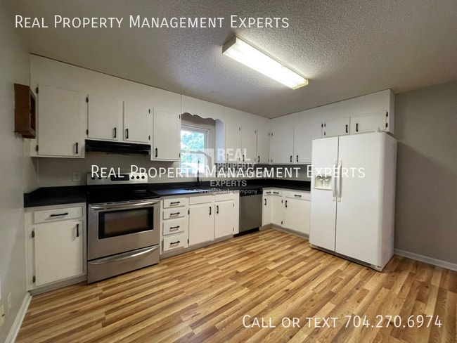 Photo - 668 Brookwood St