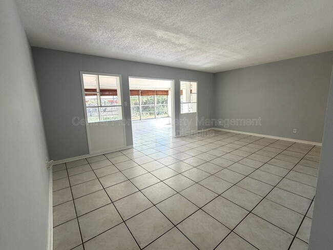 Photo - 1947 Summerfield Rd